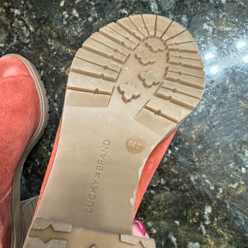 Lucky Brand Rust Color Mules with Pointed Toe and Stacked Heel, lug sole. - Picture 6 of 7